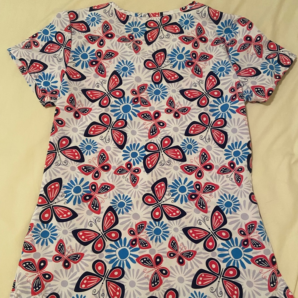 Butterfly Scrub Top - Picture 3 of 4